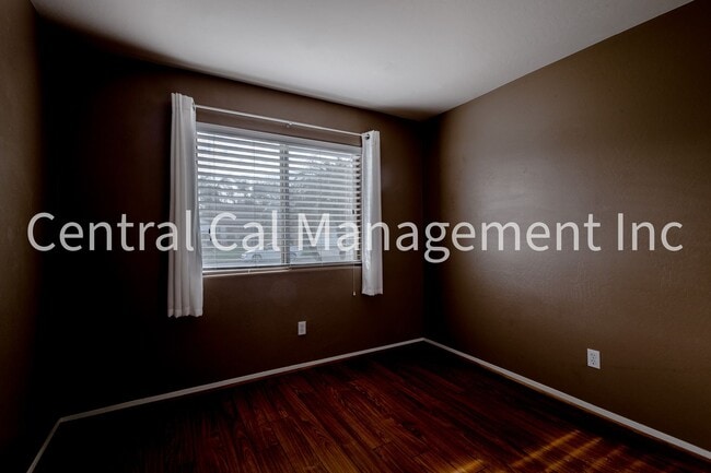 Building Photo - 3 Bedroom/2 Bath Home in Desired Riverlakes Community - $2395 per month!