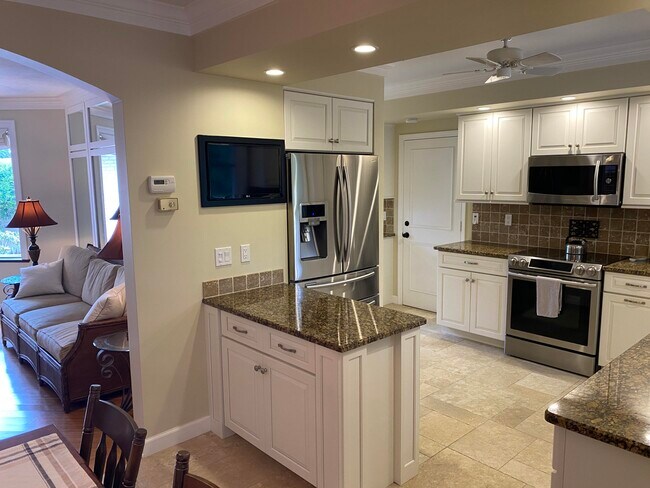 Building Photo - 535 Flamevine Ln