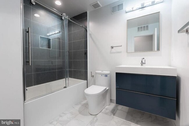 Building Photo - 2055 Tasker St