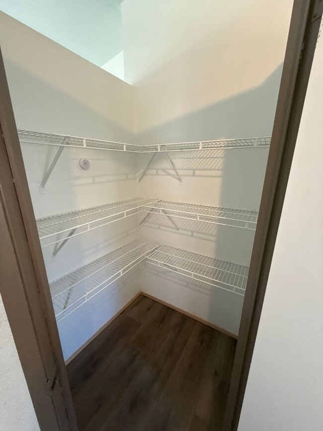 Building Photo - PETS Considered! SW Old Mill Area 4 Bdrm, ...
