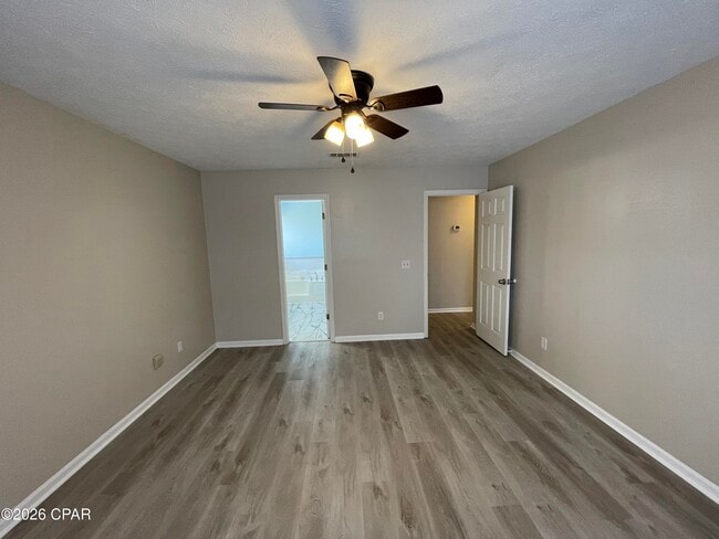 Building Photo - 140 Treasure Palm Dr