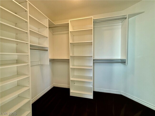 Building Photo - 1862 Hollywell St