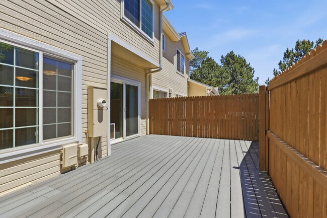 Building Photo - $2,735.95 - 3 Bed, 2.5 Bath Townhome in Aurora with In Unit Laundry!