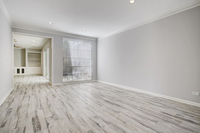 Building Photo - 7527 Del Monte Dr