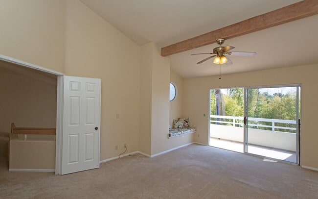 Building Photo - Gorgeous Townhome in Laguna Del Mar Community!