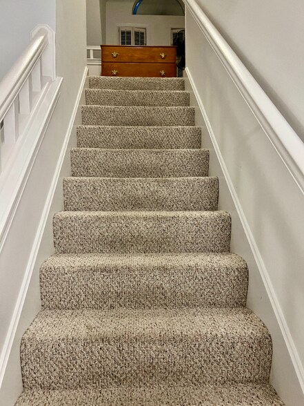 Building Photo - 1623 Old Pond Ln