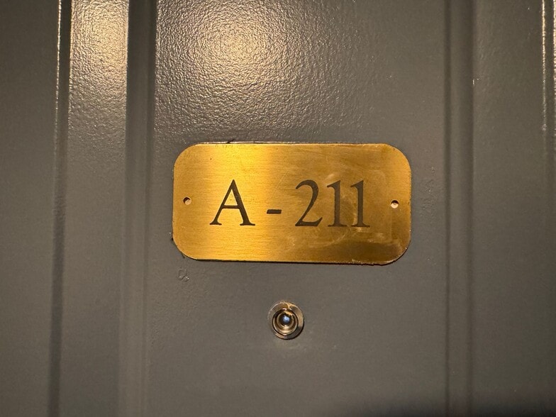 Building Photo - Monroe Condo!!!!