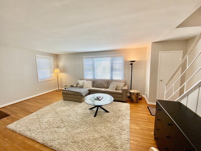 Building Photo - 5307 Pooks Hill Rd