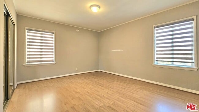 Building Photo - 1022 S Norton Ave