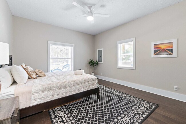 Building Photo - 76 Sanford St