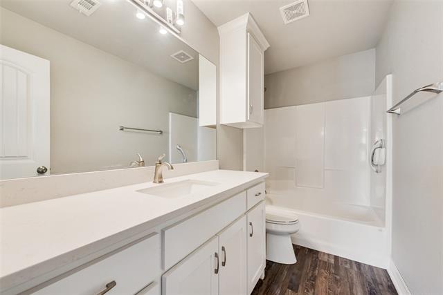 Building Photo - 625 Copenhavr St