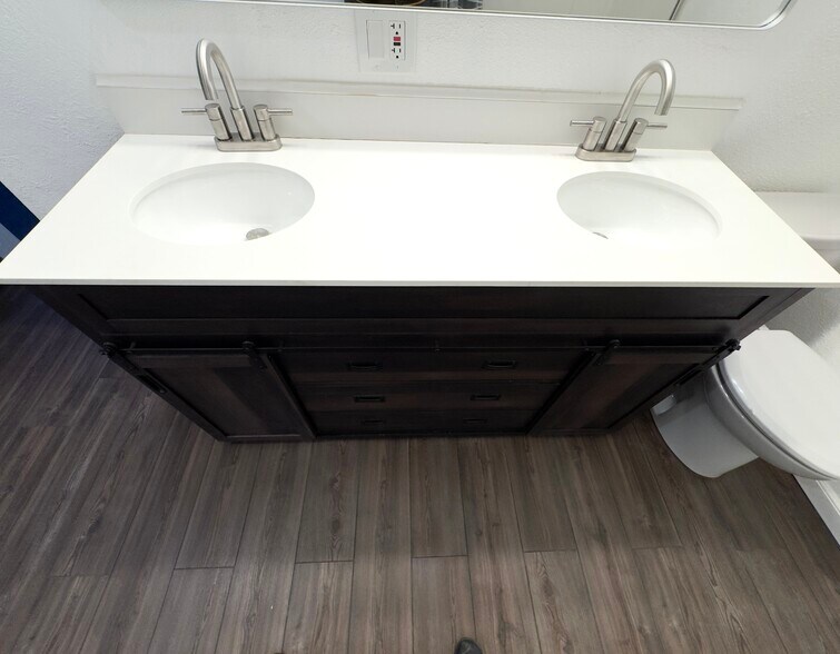 Primary suite Vanity - 16060 39th Ave