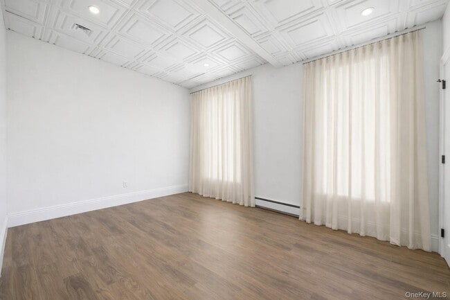 Building Photo - 13 W Hoffman Ave