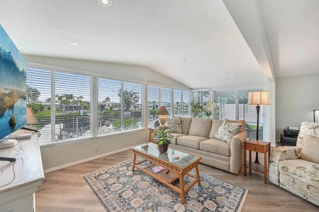 Building Photo - 106 Lazy River Rd