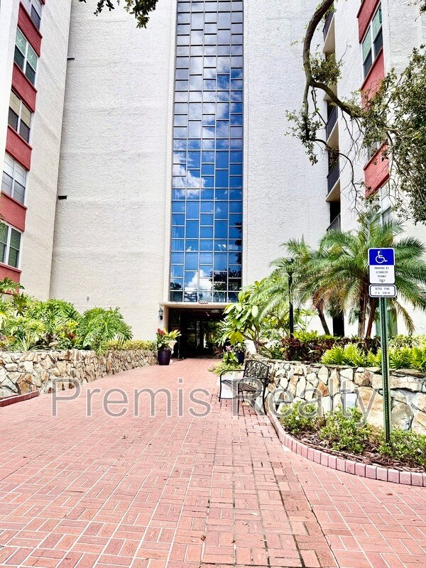 Building Photo - 2699 Seville Blvd