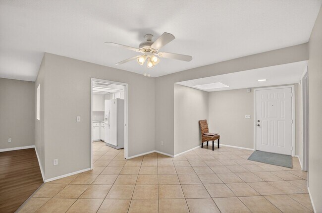 Building Photo - Modern Updated Tempe Townhome Near ASU & Downtown with Resort-Style Amenities