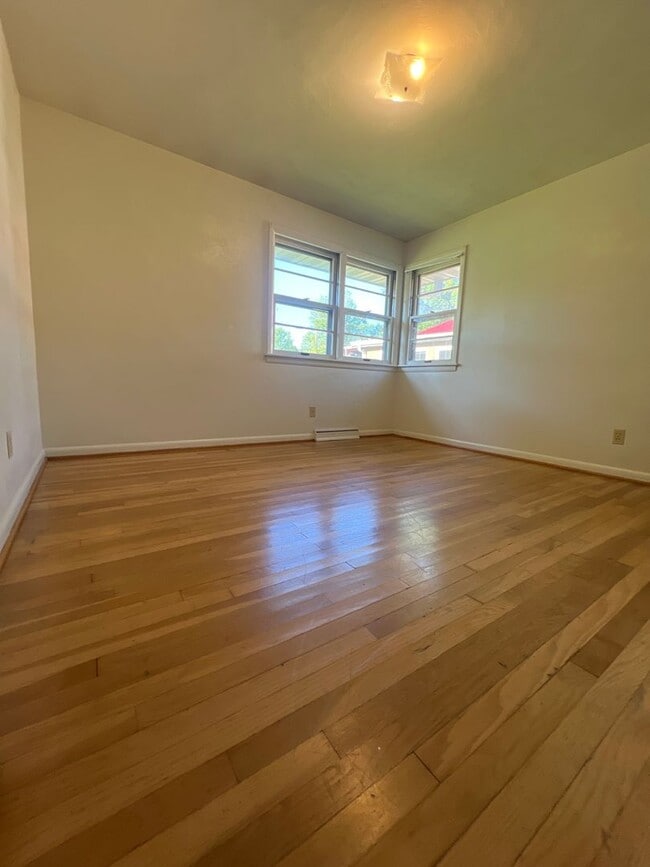 Building Photo - 3 Bedroom Avail August 2026; Monthly rent ...