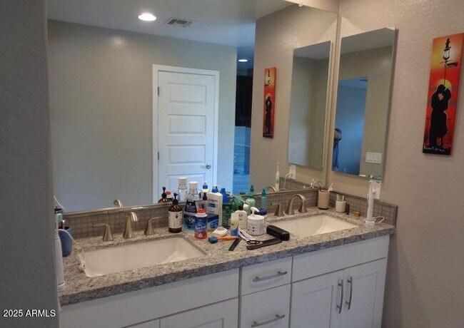 Building Photo - 240 N Senate St