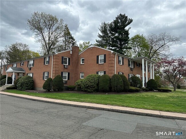 Building Photo - 12 Brewster Rd