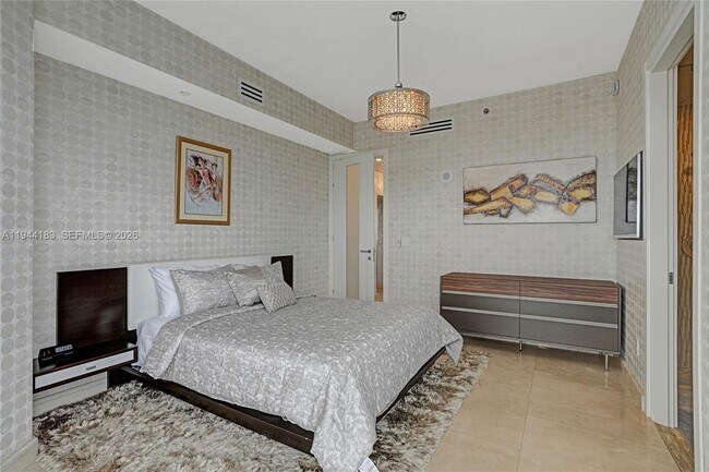 Building Photo - 15901 Collins Ave