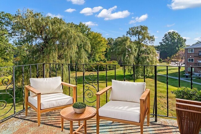 Building Photo - 35 Fernview Ave