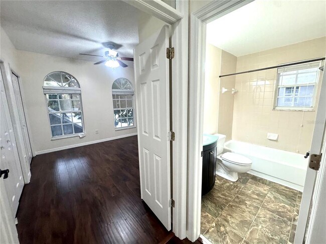 Building Photo - 2800 Countryside Blvd
