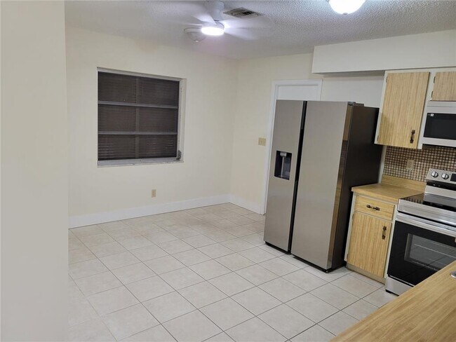 Building Photo - 1028 Lillian St