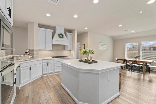 Building Photo - 2221 Hay Field Ct