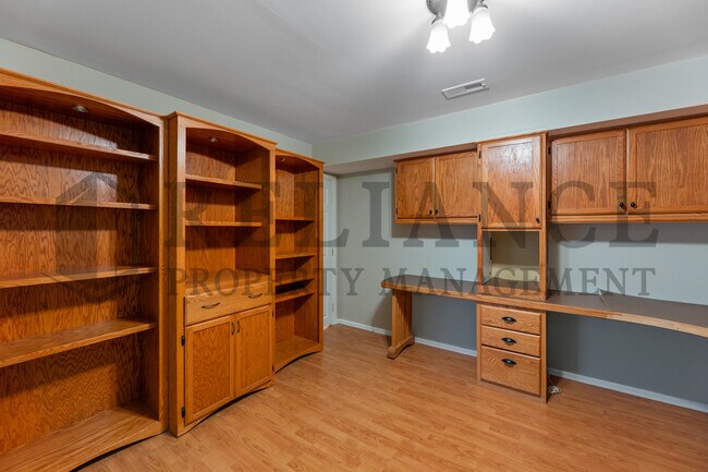 Building Photo - 13806 W Alderny St