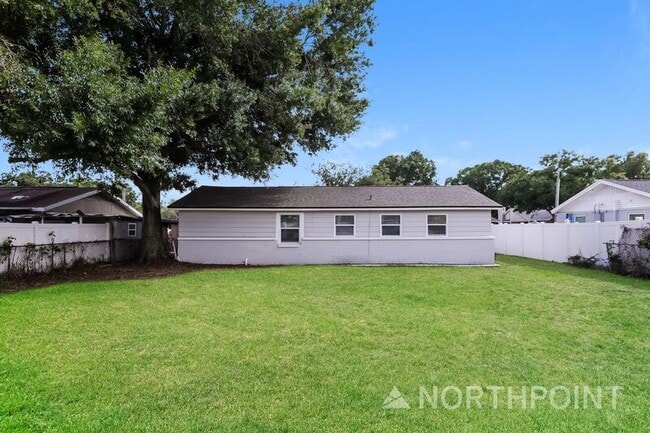 Building Photo - 7912 Allamanda Ave