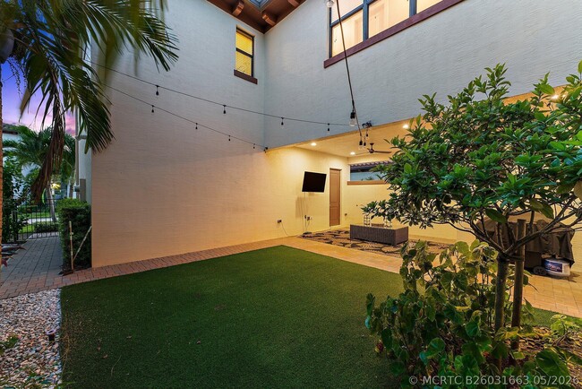 Building Photo - 1077 Faulkner Ter
