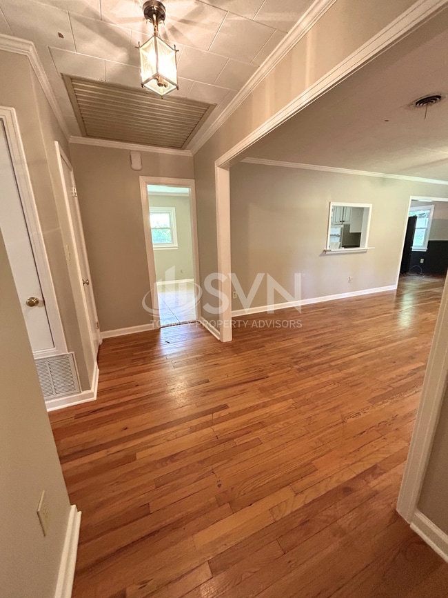 Building Photo - 2913 Riverside Dr