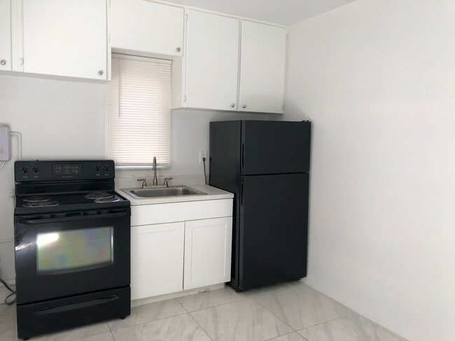 Building Photo - 212 NW 11th St