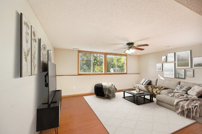 Building Photo - 5 Bedroom Chanhassen Home with fully fenced backyard, basketball court, garden beds.  Fabulous Ho...