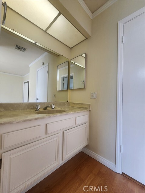 Building Photo - 7432 Hazeltine Ave
