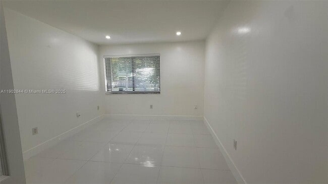 Building Photo - 17010 SW 93rd Ave