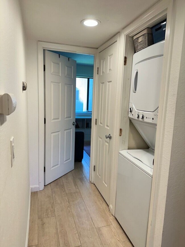 Building Photo - Beautiful Santa Clara Condo  Two Bedrooms ...