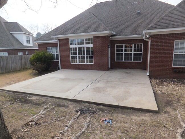 Building Photo - Beautiful Two story Home