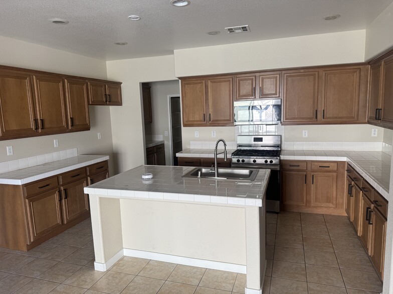 Building Photo - 43725 Windrose Pl