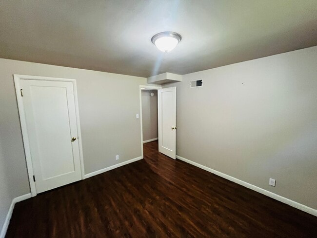 Building Photo - 515 Avenue C
