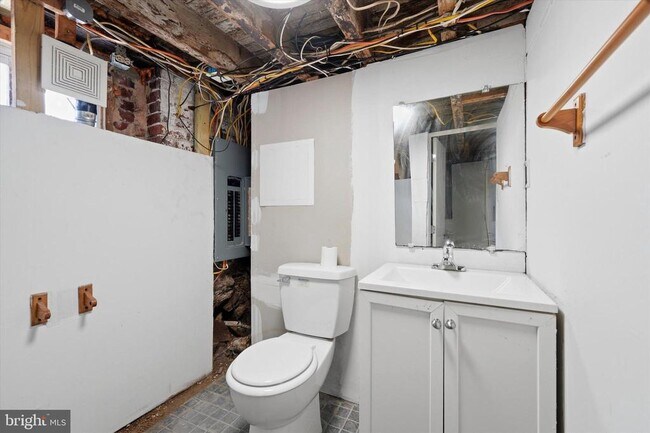 Building Photo - 525 Morse St