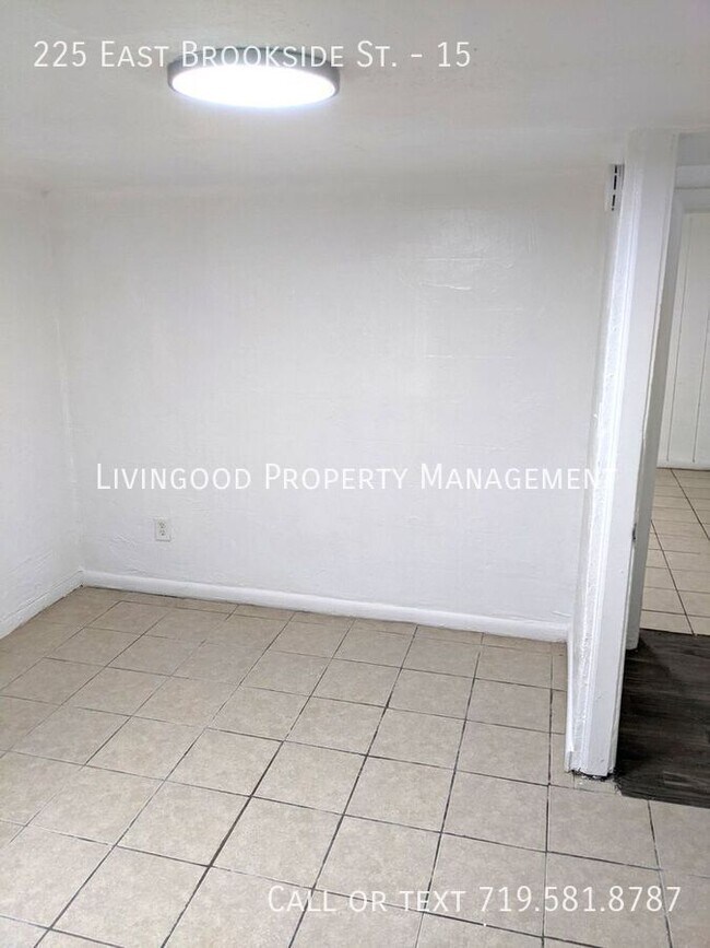 Building Photo - 225 E Brookside St