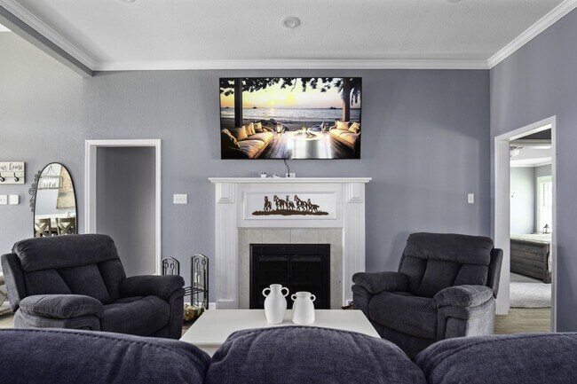 Building Photo - "Spacious 4-Bedroom Home with 3 Full Baths...