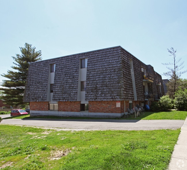 Building Photo - 62 S Brown School Rd
