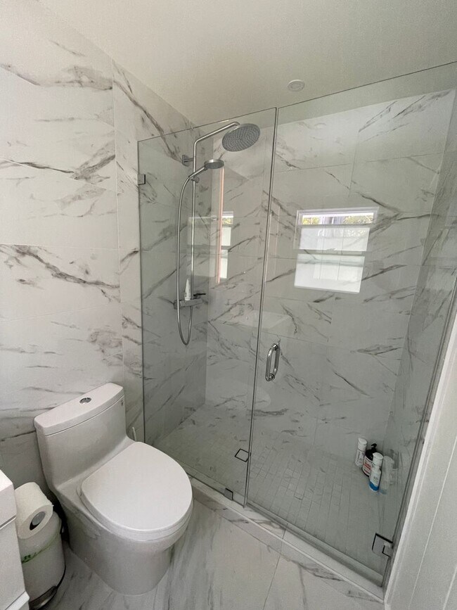 Building Photo - Fully Furnished Lanikai Beach Oasis — 3BR/...