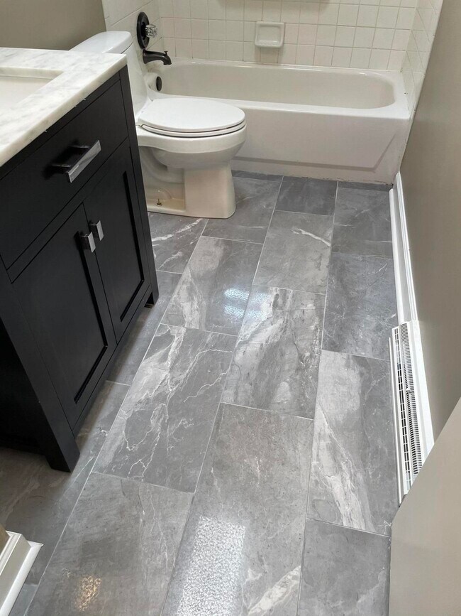 Building Photo - 3421 Holwyn Rd