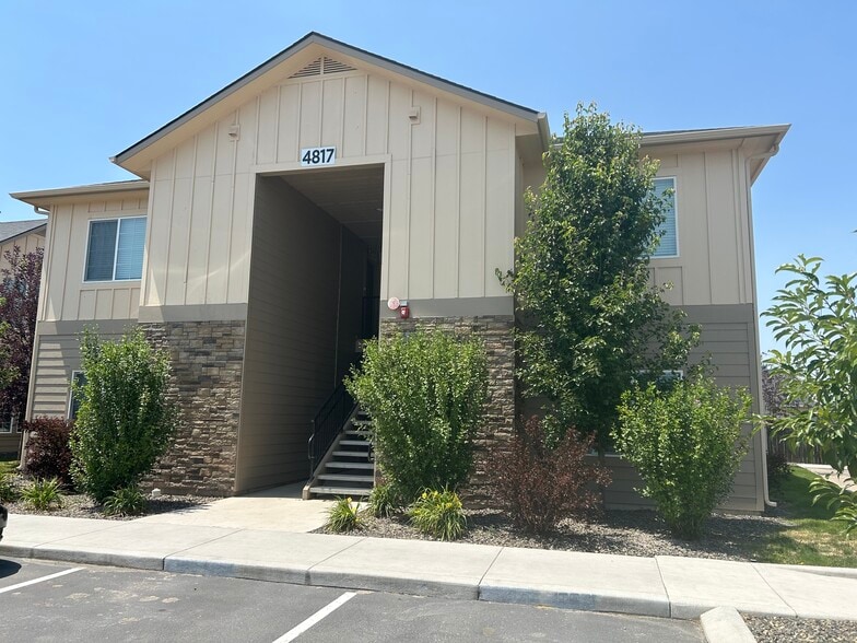 Building Photo - 4817 Continental Ln