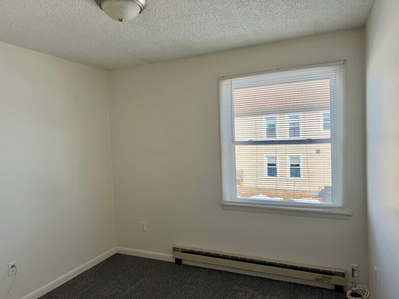 Building Photo - 126 Montcalm Ave