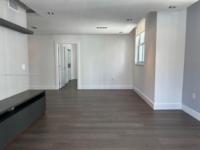 Building Photo - 1250 S Miami Ave
