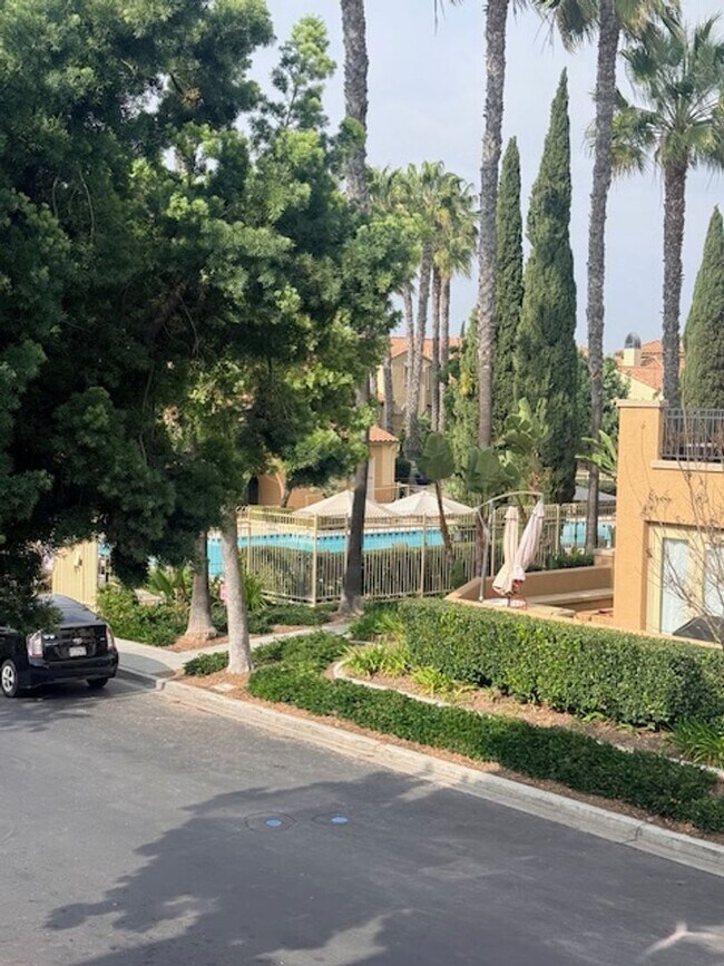 Building Photo - Lovely Otay Ranch townhome